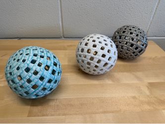 Home Decor - Set of Ceramic Spheres