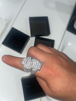 Moissanite size 8