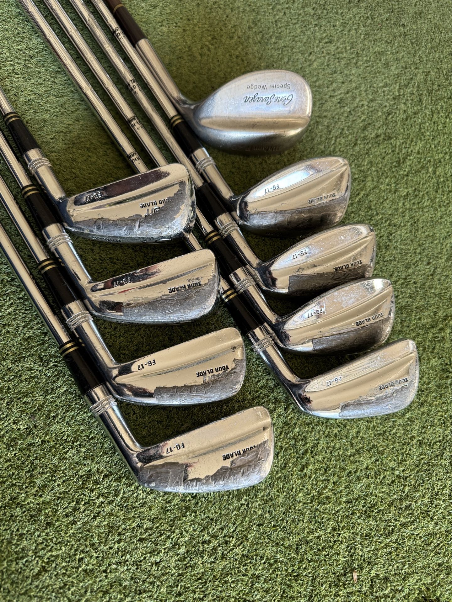 Wilson Staff FG-17 Iron Set 8 Pieces (3, 4, 5, 6, 7, 8, 9, and Pw) Plus Sw.