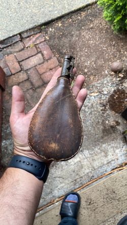 Leather flask gun powder