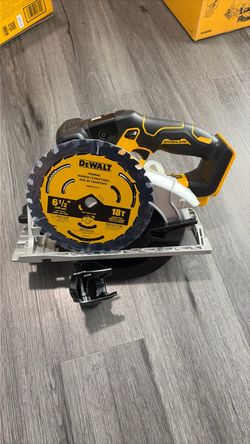 DEWALT 20V MAX Brushless 6-1/2 in. Cordless Circular Saw - New In Box