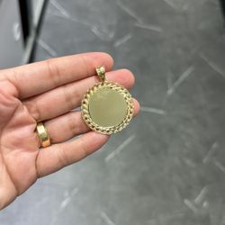 10kt Gold Pendant