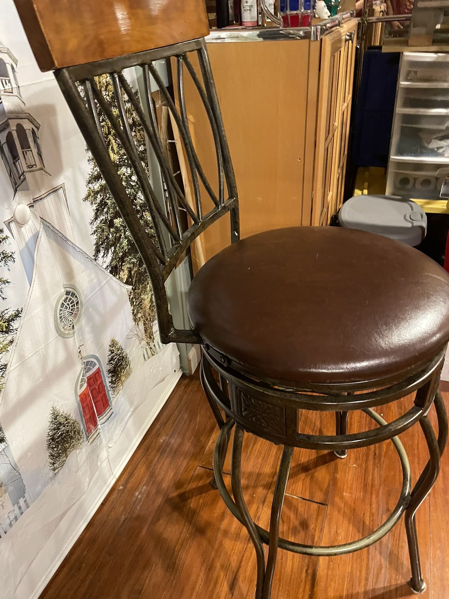 1 High Bar Stool in Excellent Condition