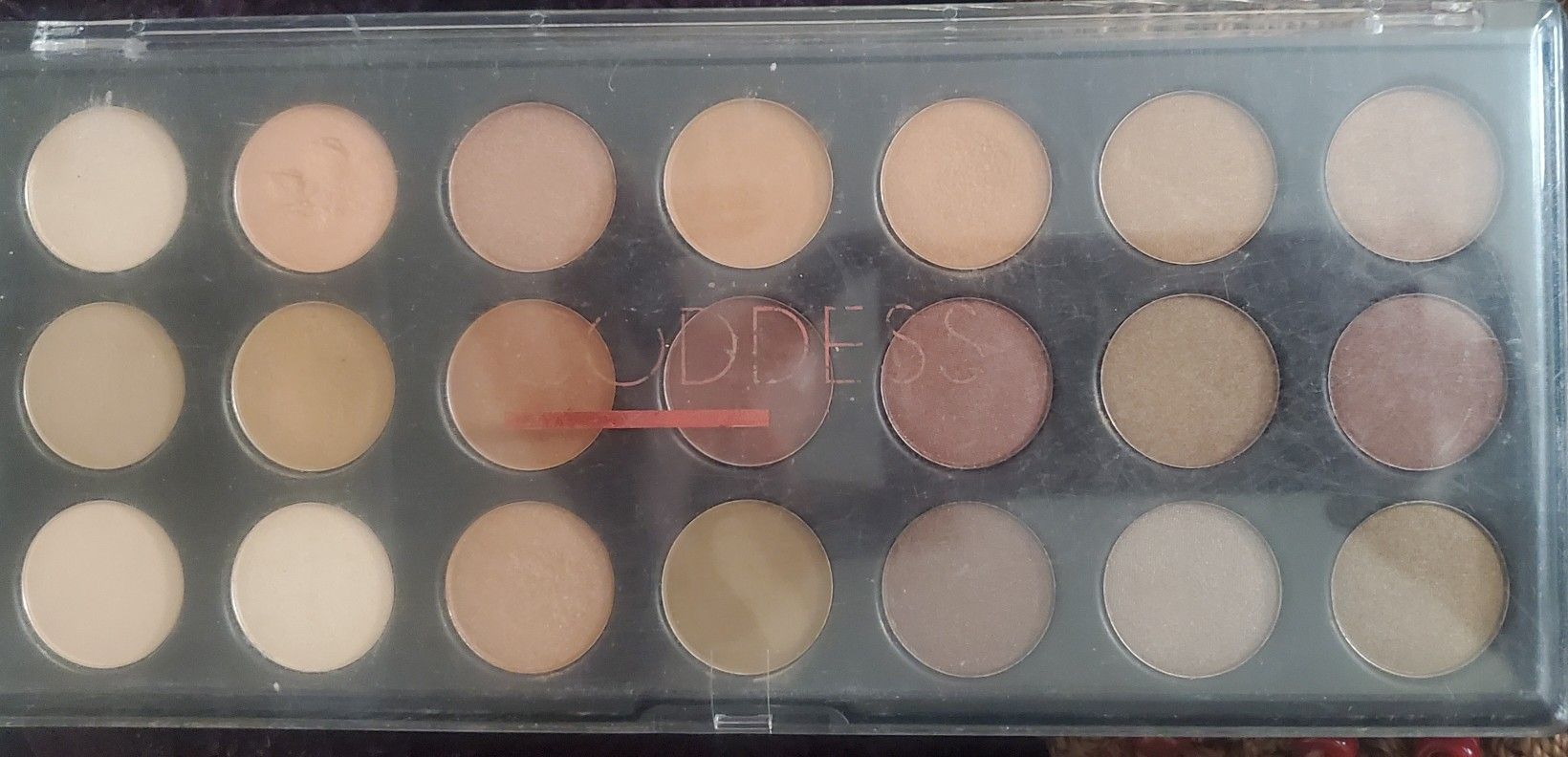 EYESHADOW PALLETTE