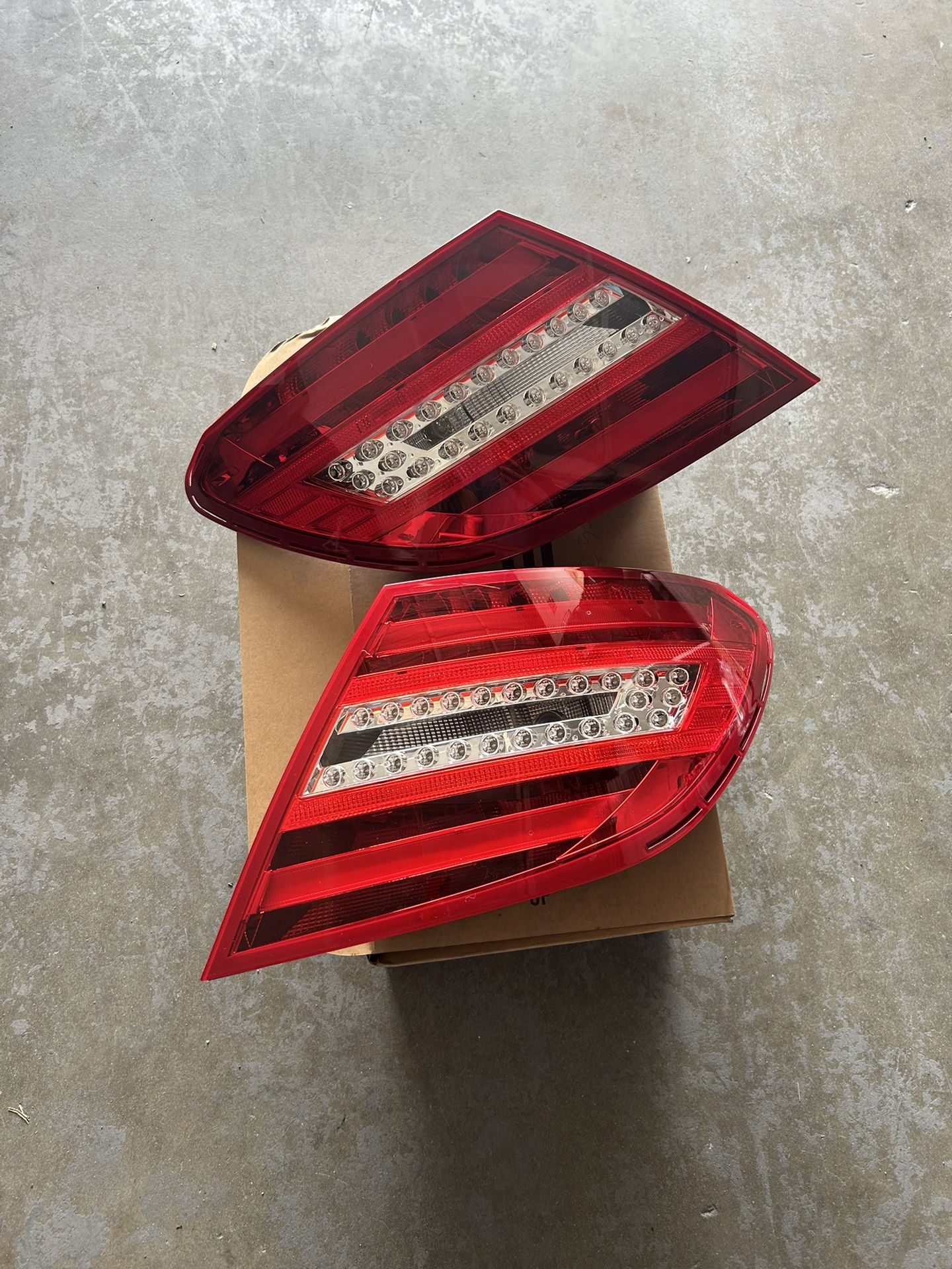 2012-2014 Mercedes Benz C250 C300 C350 Tail Lights