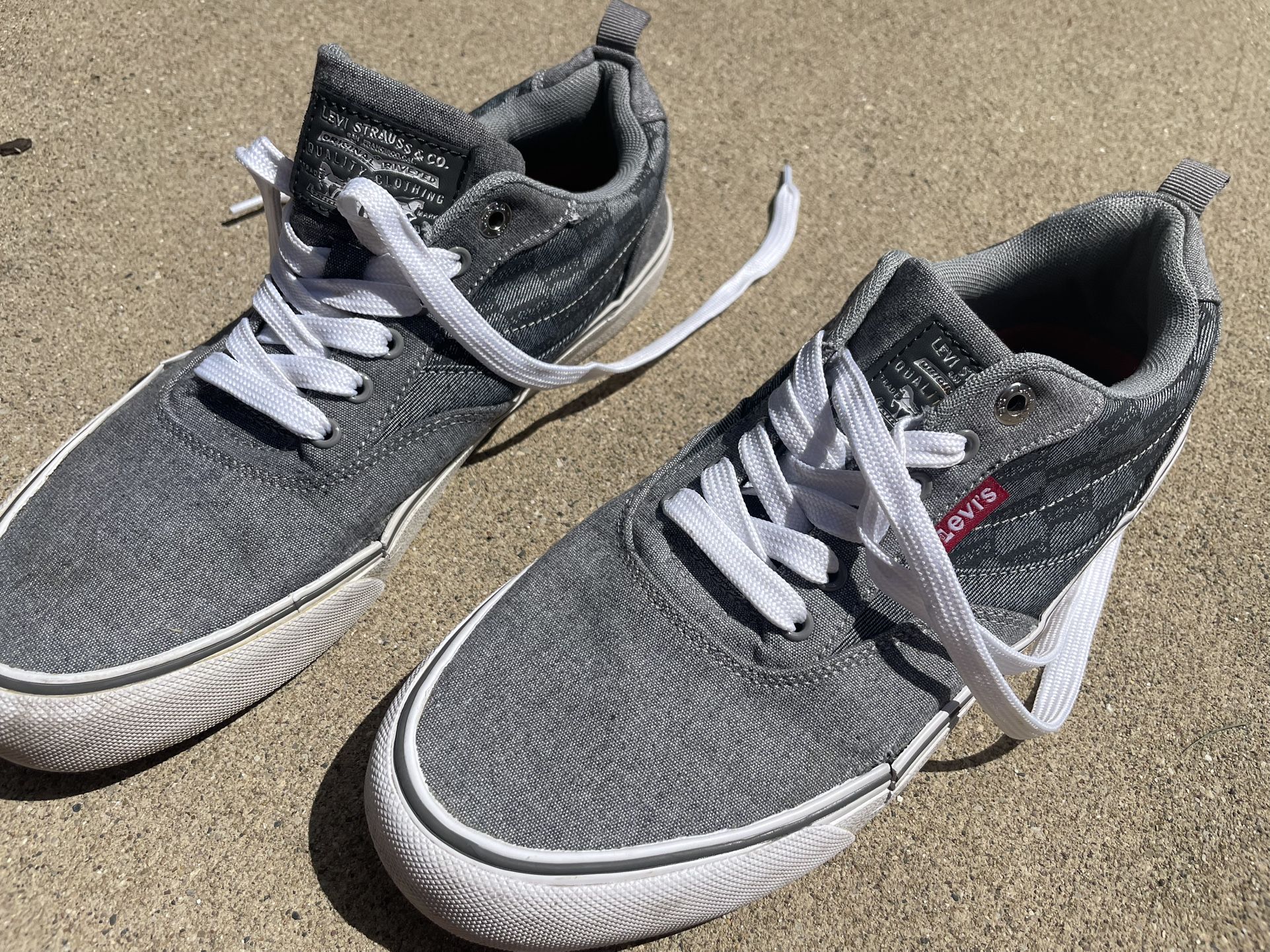 Levi’s Men Shoes 9.5 Good Condition