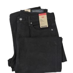 New with tags pair of Levi's 569 loose straight jeans in black. Features classic five-pocket styling and zip fly.

Details:

Brand: Levi's

Model: 569