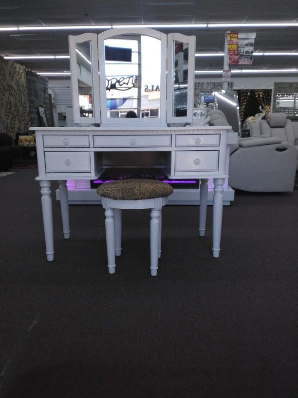 Vintage / Antique Vanity
