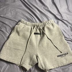 Essential Men Shorts