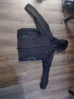 Black Nike Tech size large slightly used washed 2 or 3 times but still looking nice