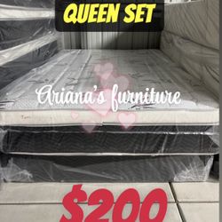 Queen Size Pillow Top Mattress With Box Spring 