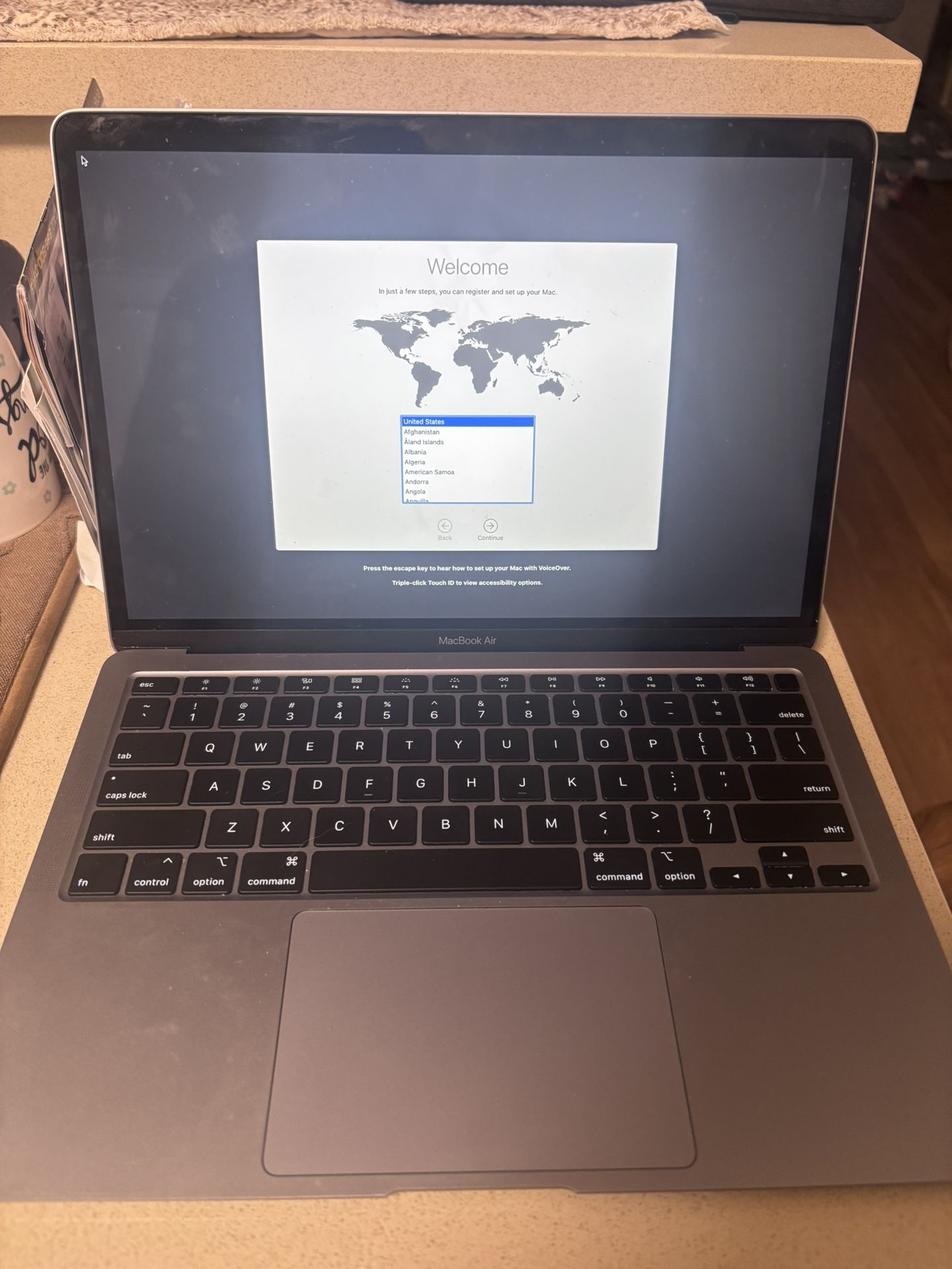 2020 MacBook Air 13” Intel i5 8GB – Perfect Condition, Factory Reset, Original Charger + Case