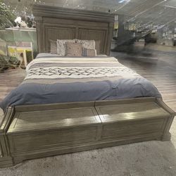 King Bed & Storage 
