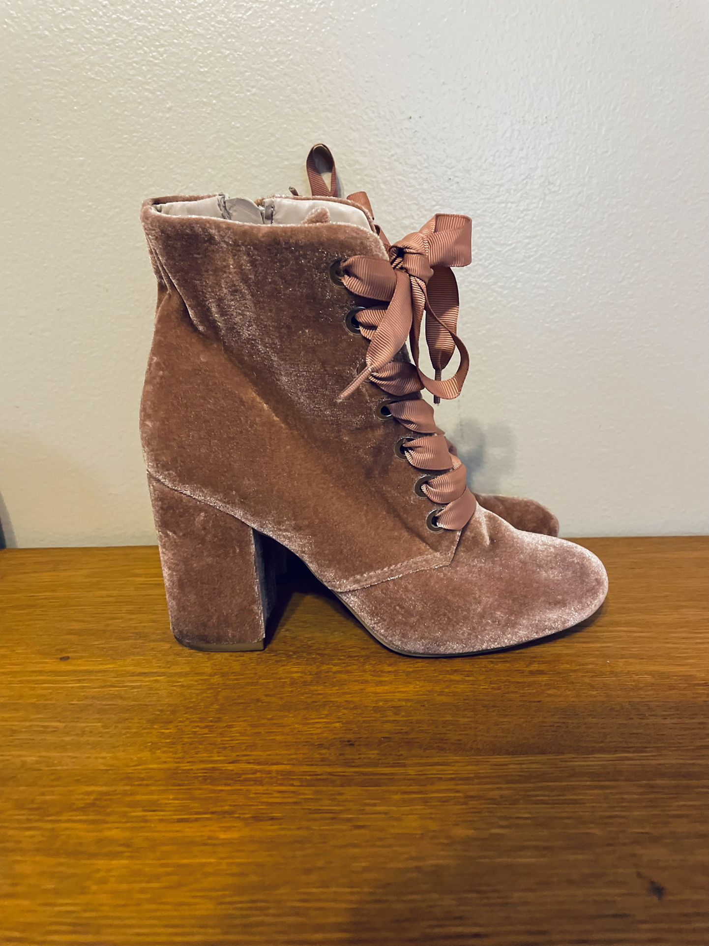 6.5 Pink Heels by Kenneth Cole Reaction Booties