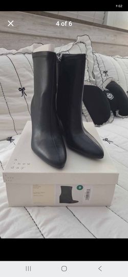 Womens boots size 9