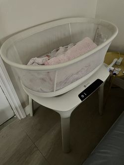 Brand New 4moms Bassinet