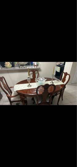 Table with 4 Chairs