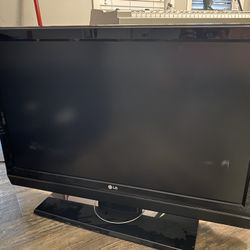 42" class (42.0" measured diagonally) LCD Widescreen Integrated Full HD with HD-PPV Capability