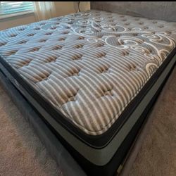 Lovely QUEEN 💜🌟MATTRESS 🌟💜AND 🌟💜FRAME 