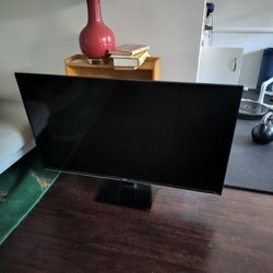 Roku TV 48"