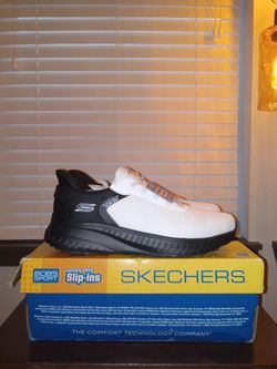 Skechers / Black & White Slip-ins