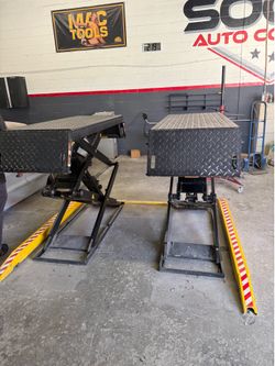 Rotary scissor lift