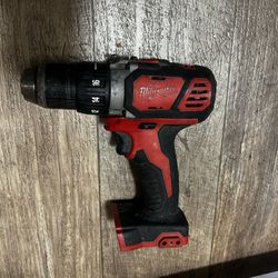 Bundle Milwaukee Drill/driver 1/2” With Charger 