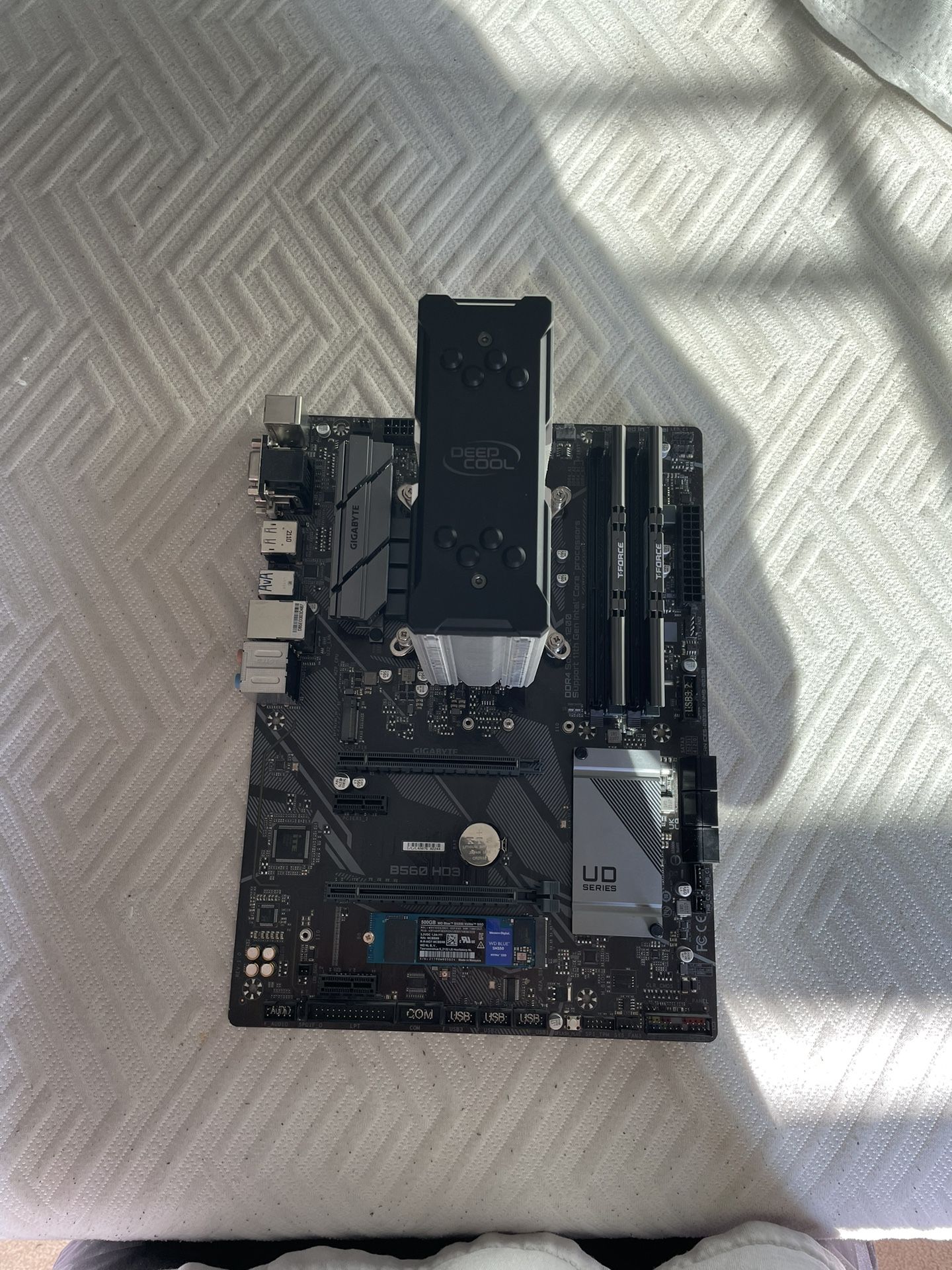 Gigabyte b560 HD3 mother board with an Intel i5 10400F processor and 16 gb of 3200 ddr4 ram