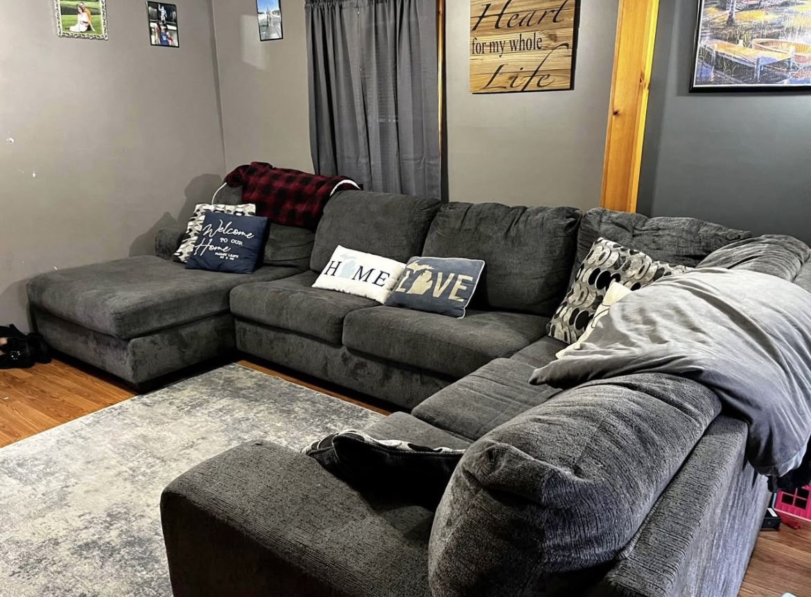 Free Delivery Gray Sectional Couch