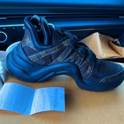 Louis Vuitton Arch light Women’s Size 10