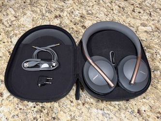 Bose NC700 with battery case - Rare limited edition Eclipse color