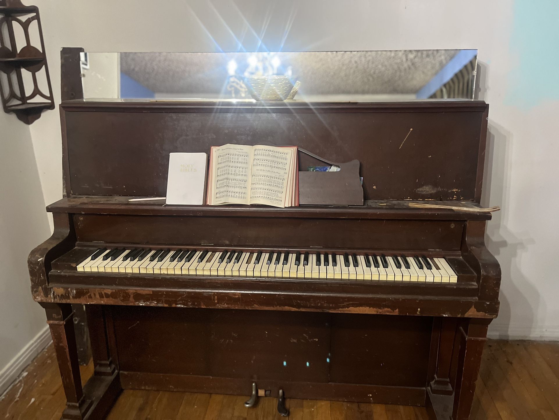Antique piano (Pick Up Only)