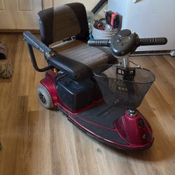 Pride Mobility Revo 2.0 3-Wheel Scooter 