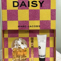 Marc Jacobs Daisy Perfume Gift Set 