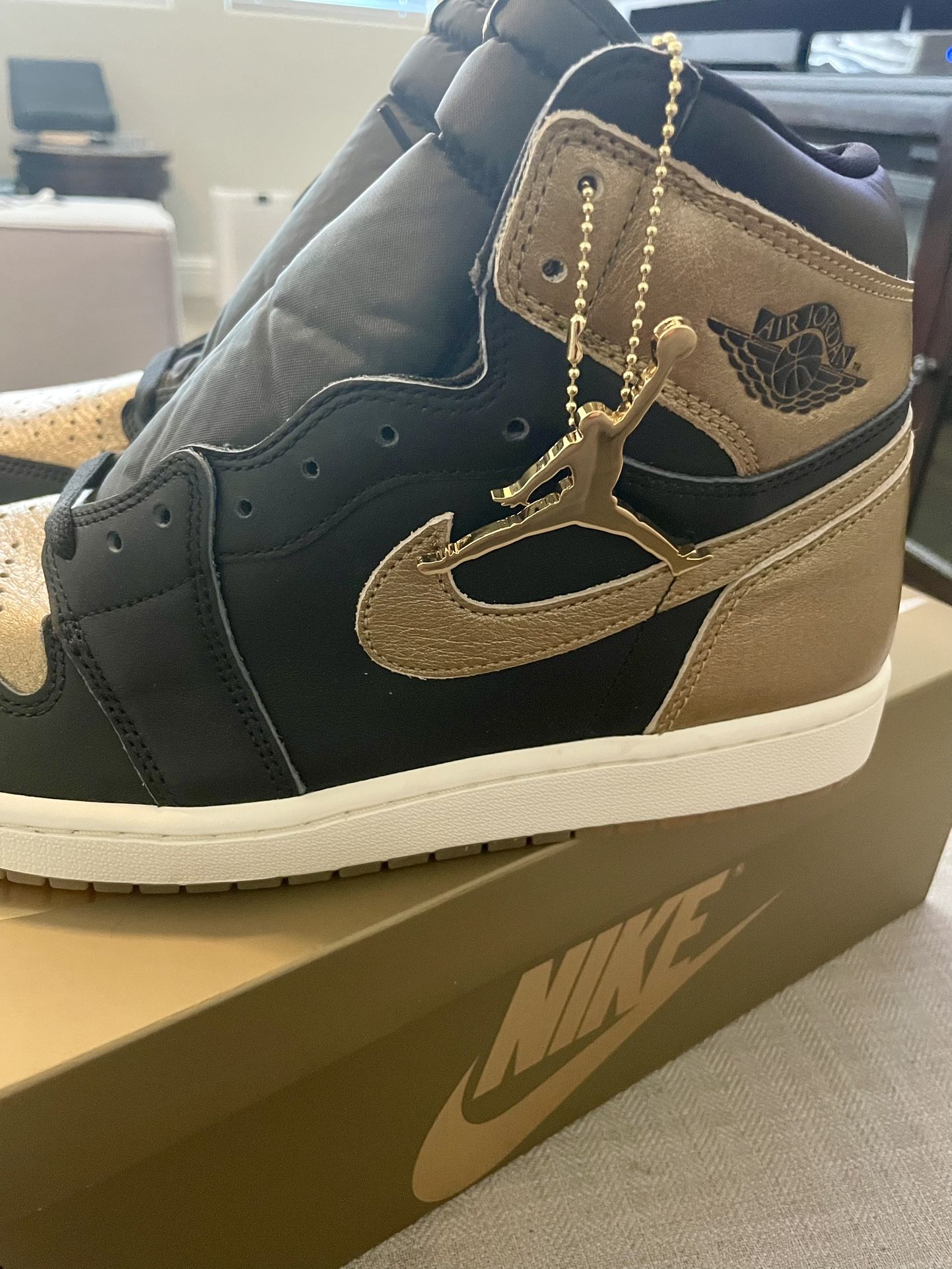 Jordan 1 Retro High OG Black Metallic Gold