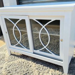cabinet / sideboard
