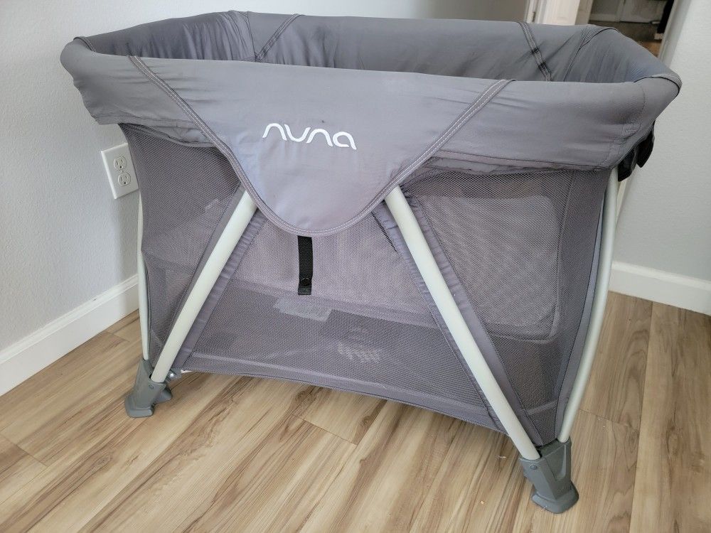 Nuna Sena Aire Mini Pack-n-play Playard