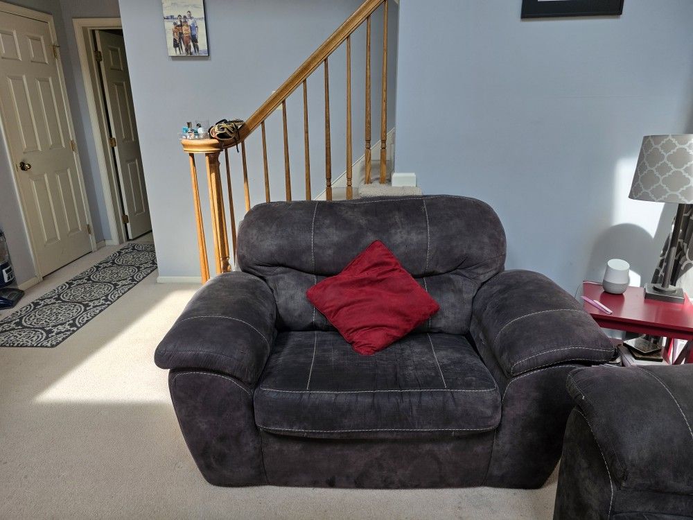 Matching Love Seat /Couch/end Tables