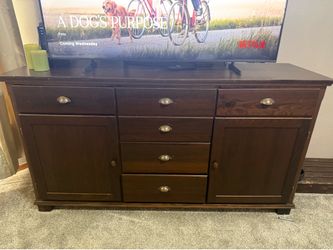 Chest Of Draws/ Dresser/ Entertainment Center