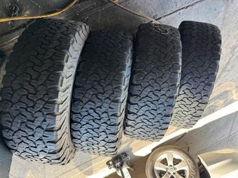 275/65r20 Bfgoodrich ko2 tires en excelentes condiciones de vida las 4