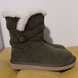 UGG Girls Boots Koolaburra Delene Short Boots. NEW Size 5 25.00