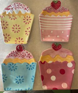 Boston Warehouse Trading Co. 2006 Cupcake Dessert Plates