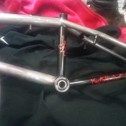 WE THE PEOPLE VERSUS 2010 VINTAGE BMX FRAME & EXTRAS $0