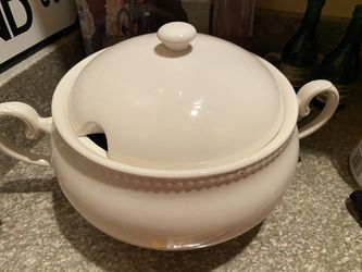 Soup tureen or plant holder or serving piece
