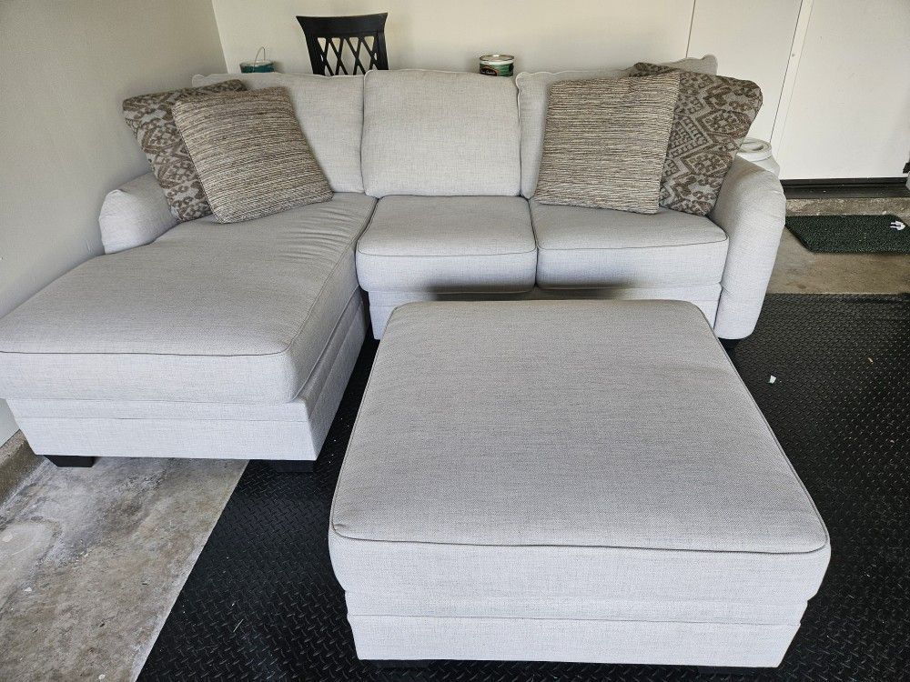 Ashley Furniture Huntsworth Sectional w/ Ottoman
