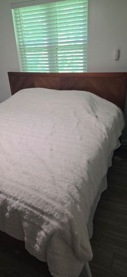 Bear sumit king bed frame