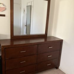 Big Chest Drawers With Big Mirror 