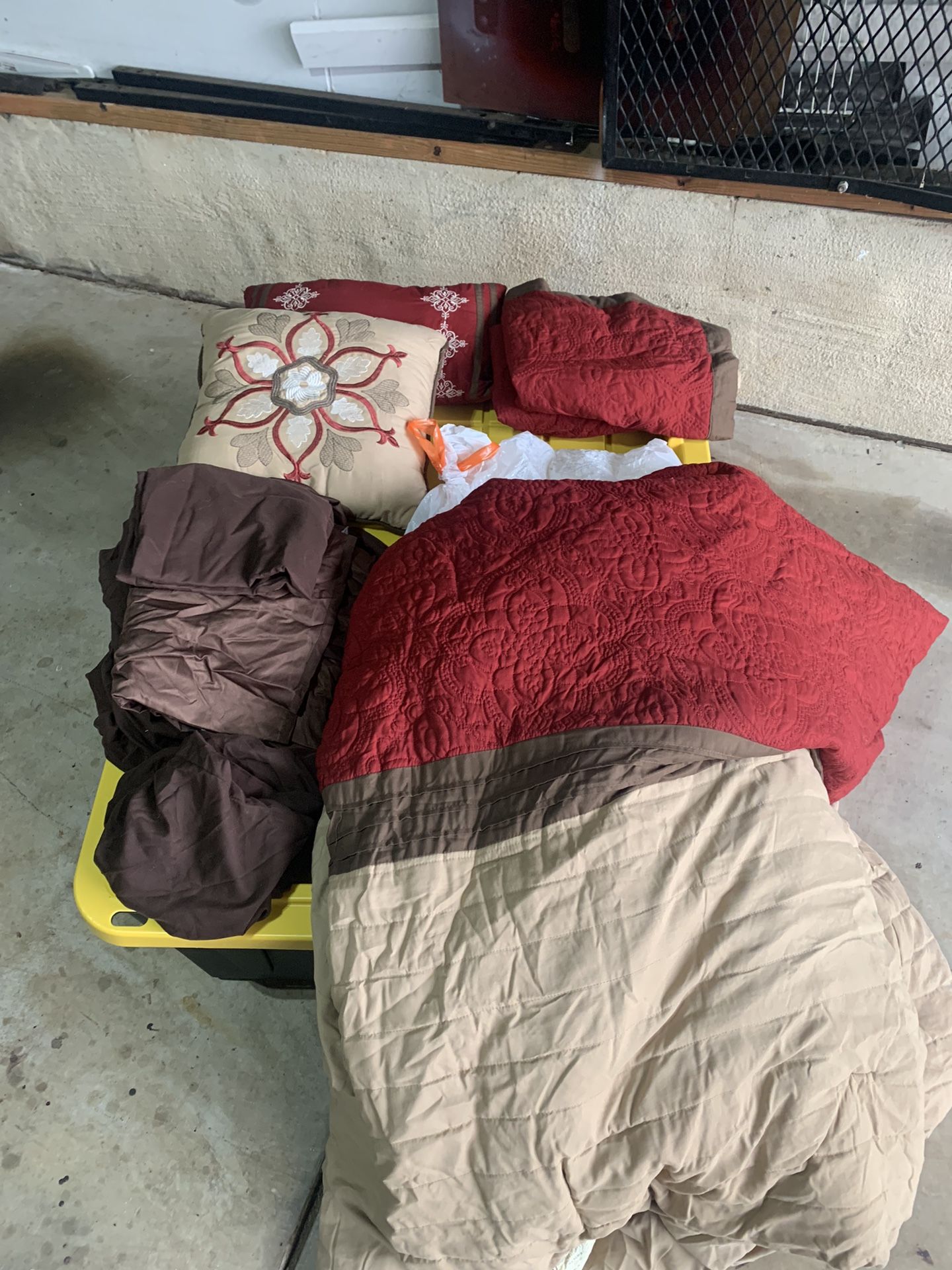 Complete Full/queen Bedding Set