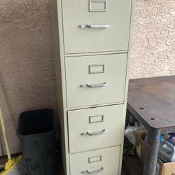 File Cabinet. No Lock. 19 Ave & Thunderbird 