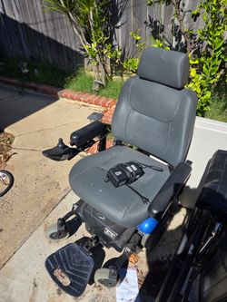 Electric wheelchair